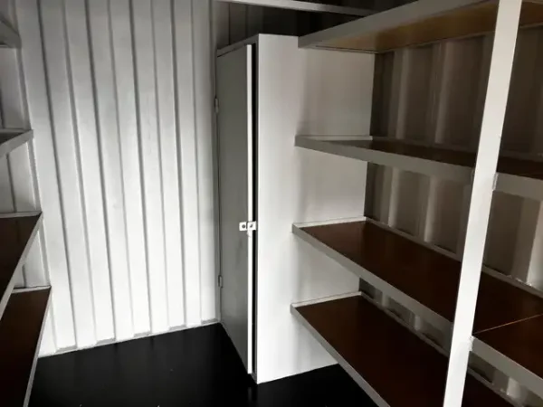 20WC2000620RAL7016.webp 20-Fuß-Werkstattcontainer