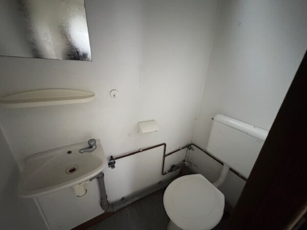 Gebrauchter Bürocontainer 8x3 m mit WC, Küchenzeile & Eingang
