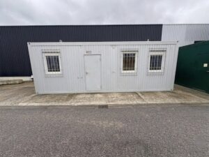 Gebrauchter Bürocontainer 8x3 m mit WC, Küchenzeile & Eingang
